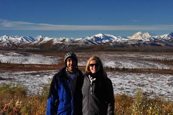 Dia de sol e céu azul no Denali National Park, no Alaska